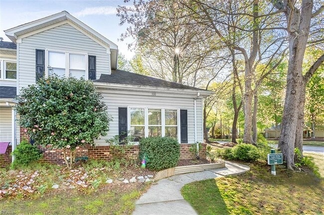 Primary Photo - 100 Larkspur Hollow