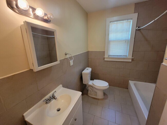 Building Photo - 489 Quinnipiac Ave