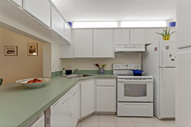 Building Photo - 3161 Lake Pine Way S