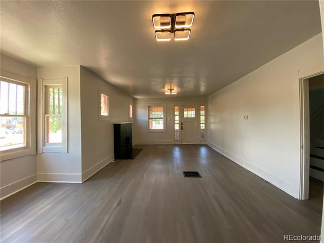 Building Photo - 1400 Tamarac St
