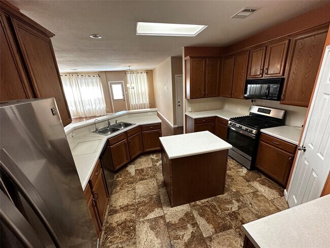 Building Photo - 1041 Disraeli Cir