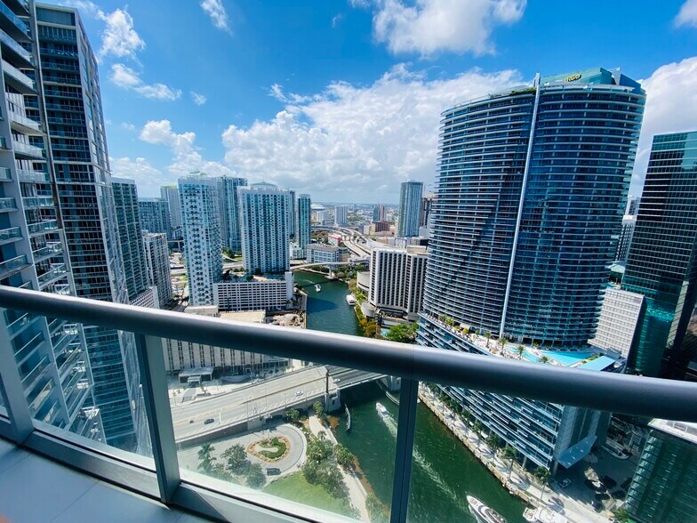 Building Photo - 465 Brickell Ave