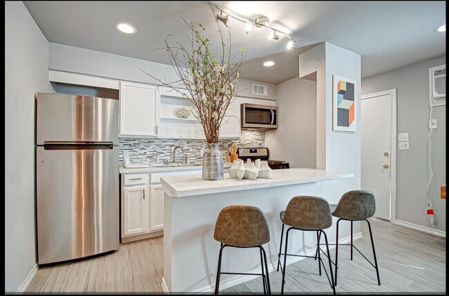 Building Photo - 1903 Commonwealth St