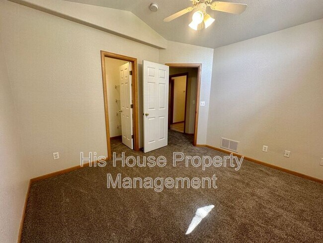 Building Photo - 208 Whitney Bay