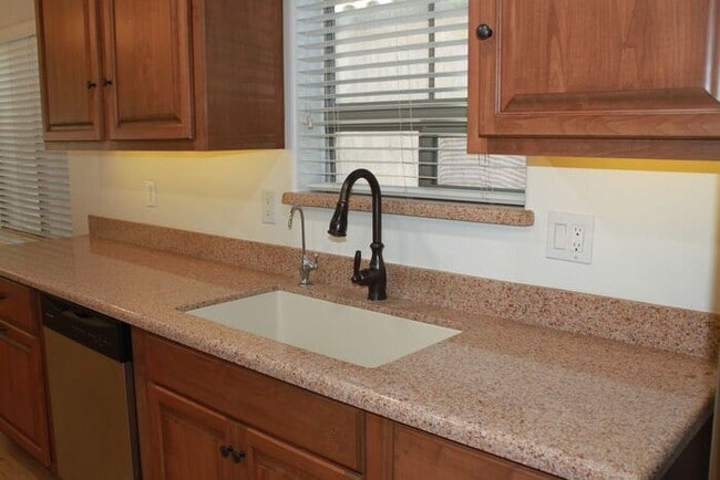 Building Photo - Adorable 3 Bedroom in Pecan Creek South