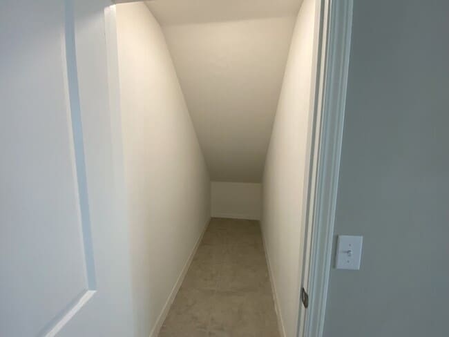 Building Photo - Coming Soon! End Unit 3/2.5 Townhome For R...