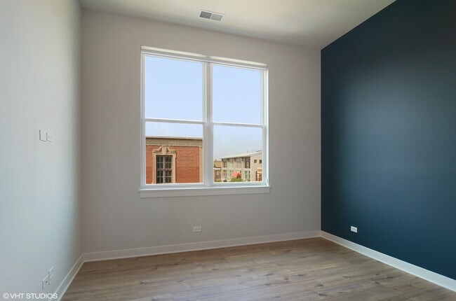 Building Photo - 1507 W Carmen Ave
