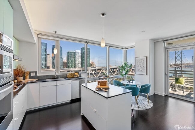 Building Photo - 501 Beale St