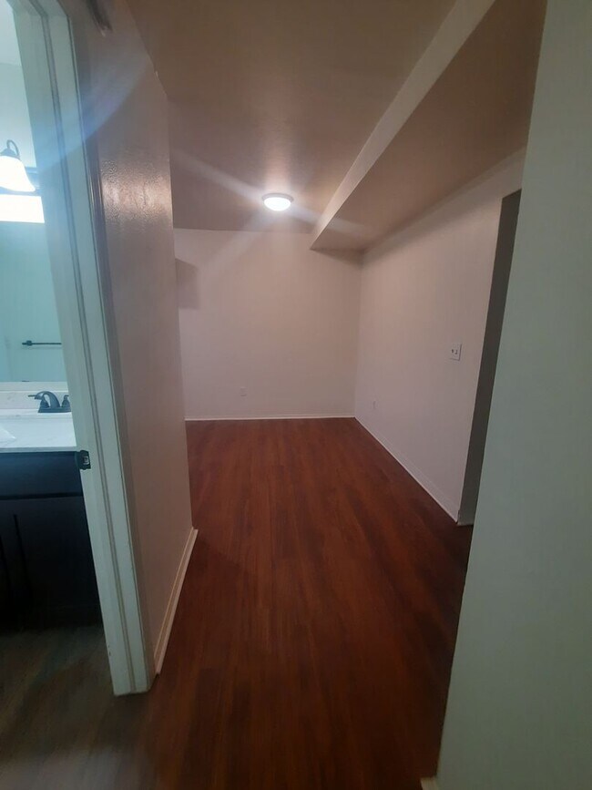 Building Photo - Mountain views | Walking distance to downtown Golden | Quaint apartment building