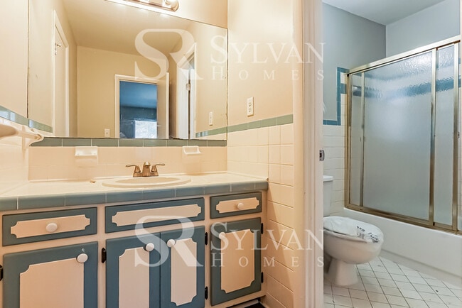 Building Photo - Prepare to fall in love with this 4 bedroo...