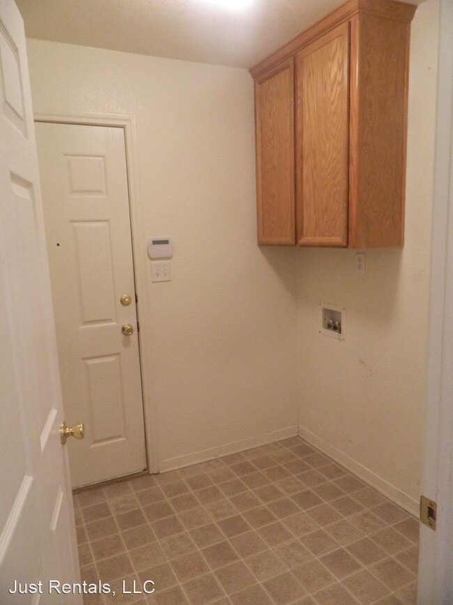 Building Photo - 4 br, 2 bath House - 2903 Wisteria Lane