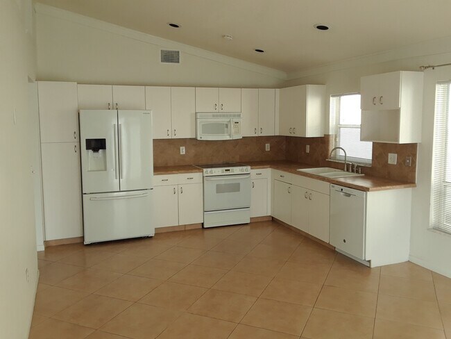 Building Photo - 9636 Tavernier Dr