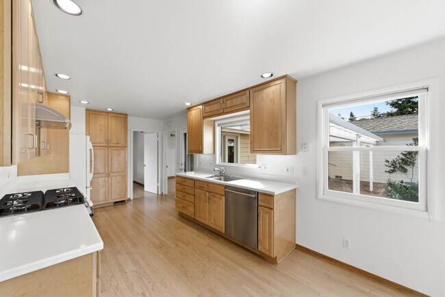 Building Photo - 8 Patricia Pl