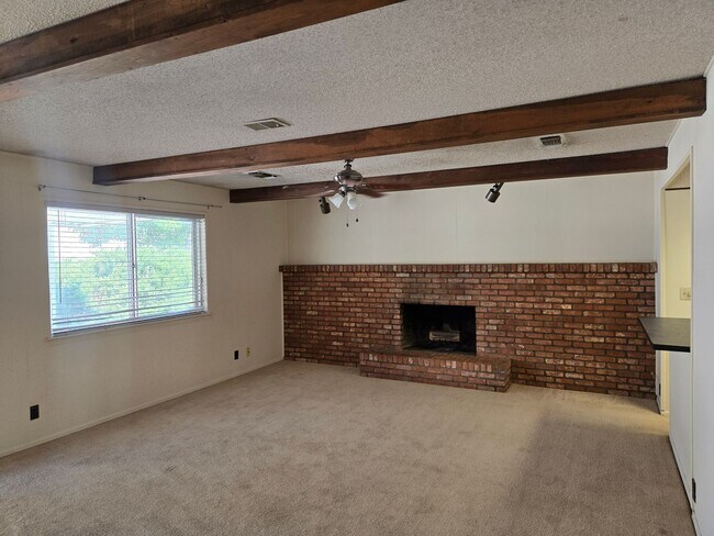 Building Photo - 11317 Baja Dr NE
