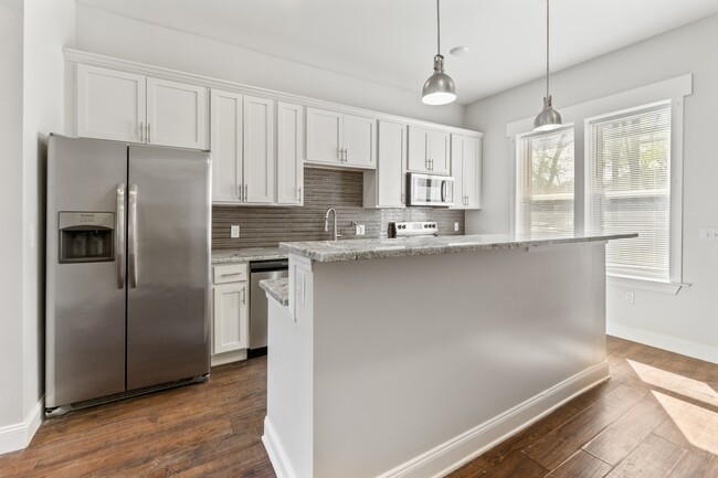 Building Photo - 307 Taylor Ave