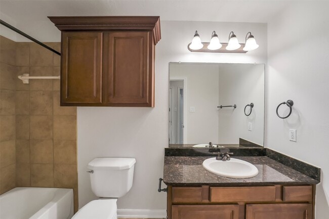 Building Photo - 1335 Studer St