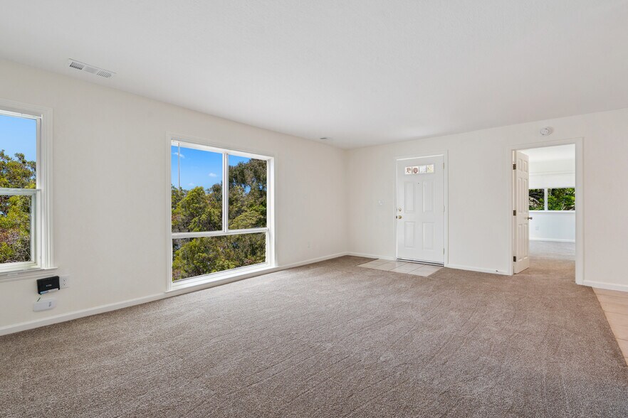 Building Photo - 5541 Highland Ave