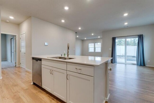 Building Photo - Newer 4 Bed 2 Bath Home in the Cheney SD