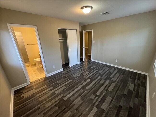 Building Photo - 303 Evergreen Hill