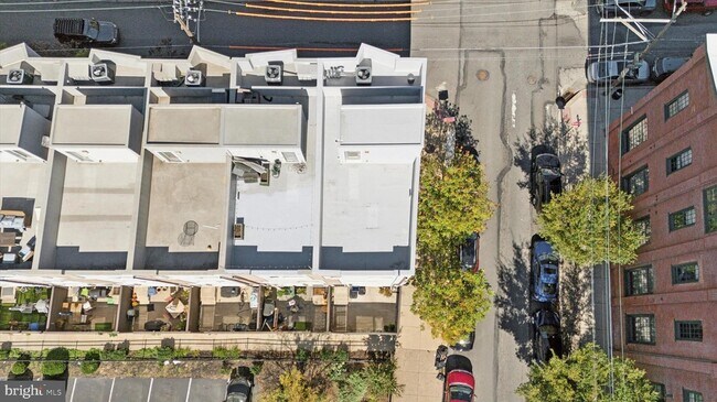 Building Photo - 120 W Oxford St