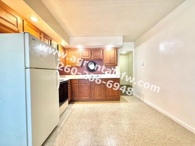 Building Photo - 1002 Lewis Pl