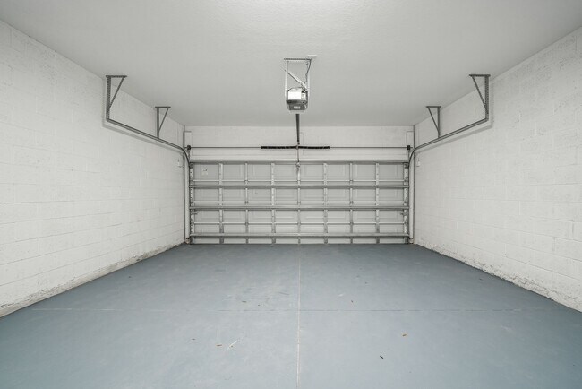 Building Photo - 3 Bedroom Home Located In The Sun N Lake Golf Community