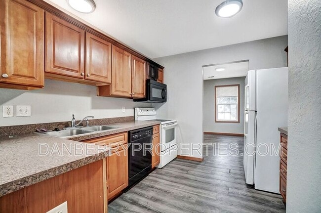 Building Photo - 1115 N Byrne Rd