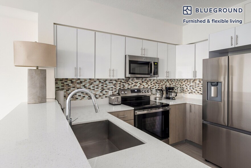 Building Photo - 3880 NE 6th Ave