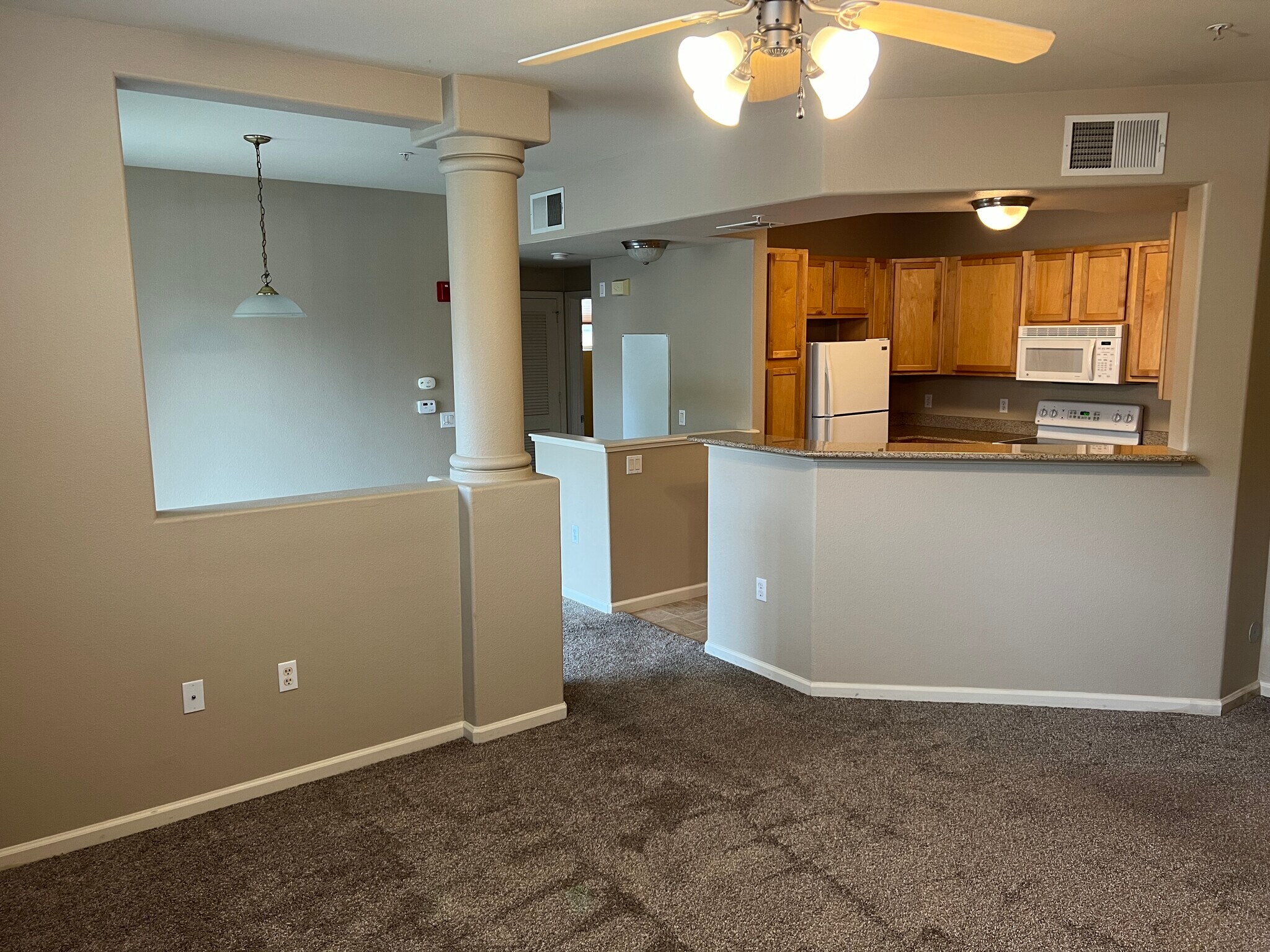Building Photo - 1900 Danbrook Dr. #823