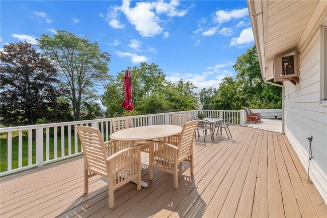 Building Photo - 137 Honness Ln