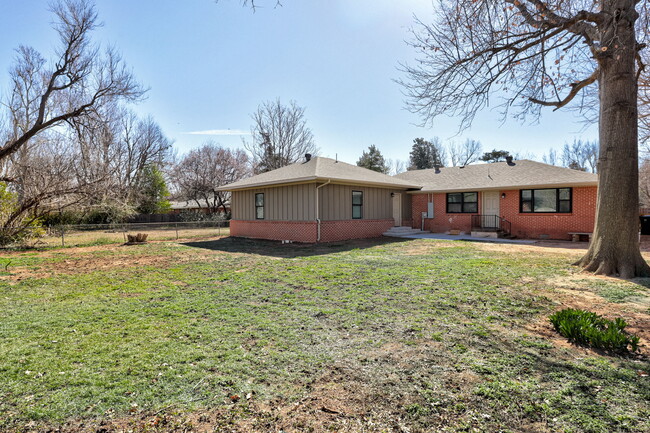 Building Photo - 1219 Leslie Ln