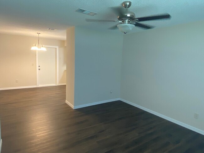 Building Photo - 2033 NE 59th St