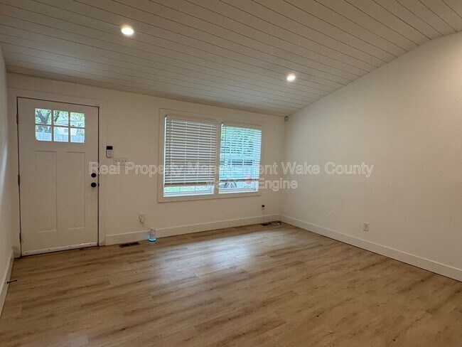 Building Photo - 117 Bertie Dr