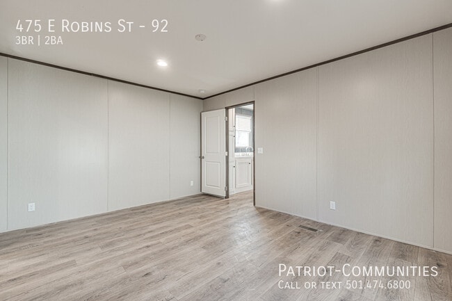 Building Photo - 475 E Robins St