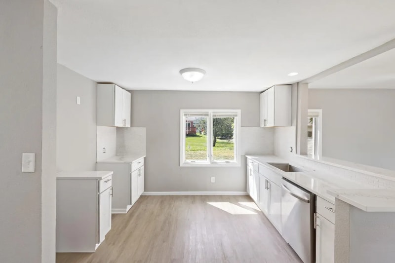 Building Photo - 611 E Sumner St