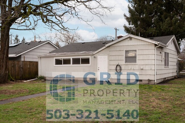 Building Photo - 3 Bedroom Home - Large Corner Lot - SE Portland!