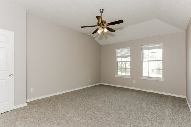 Building Photo - 433 Raintree Cir