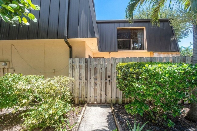 Building Photo - 2453 Waterside Dr