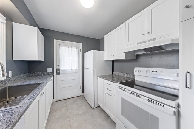 Building Photo - Charming 2 bedroom duplex