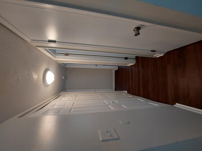 Building Photo - 427 S Main St