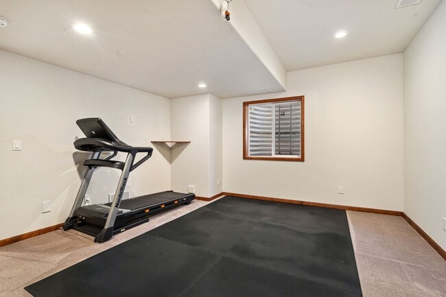 Building Photo - Beautiful 5 Bedroom Home in Windsor CO