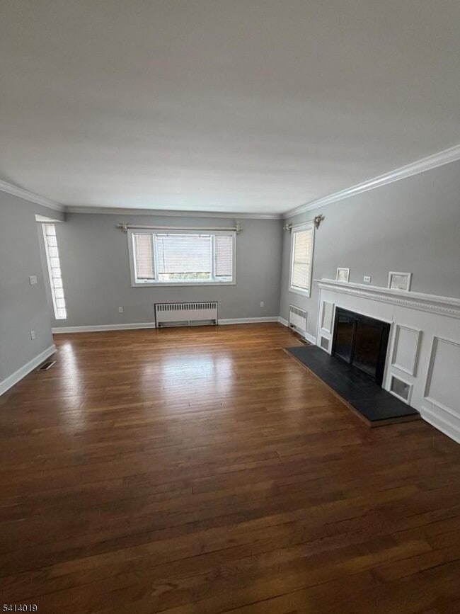 Building Photo - 7 Center Grove Rd