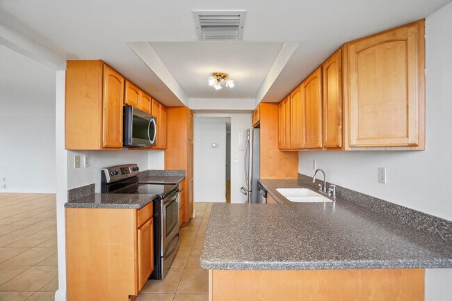 Building Photo - 18051 Biscayne Blvd