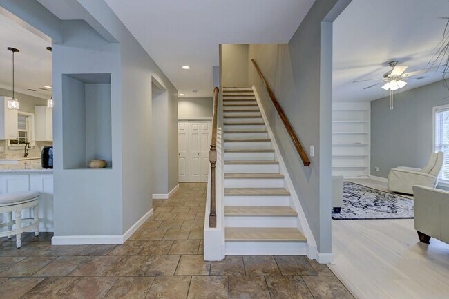 Building Photo - 3 Bedroom, 2.5 Bathroom Townhome in Ellington Woods - Mt Pleasant