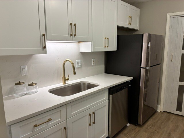 New Stainless Steel Appliances - 1405 Vicksburg Plz