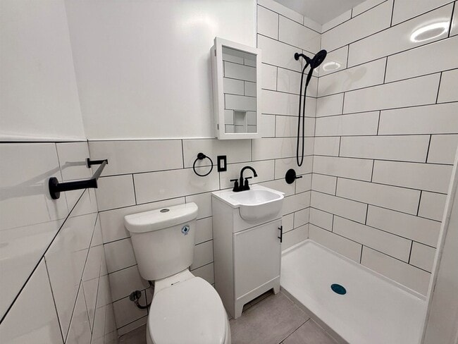 Building Photo - 330 Jackson St