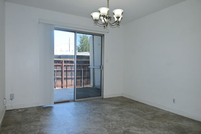 Building Photo - 5941 S Land Park Dr