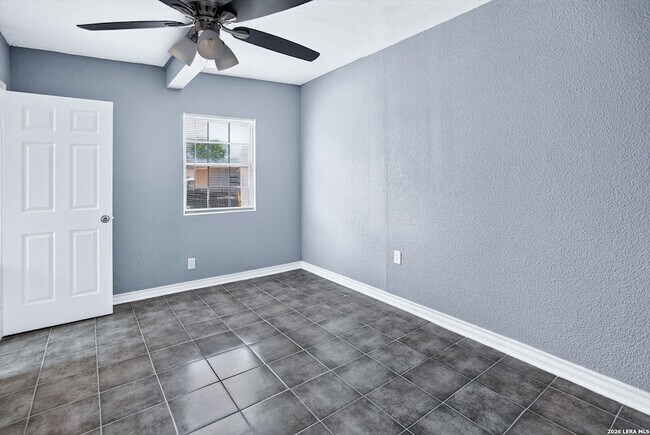 Building Photo - 5318 Costa Mesa St