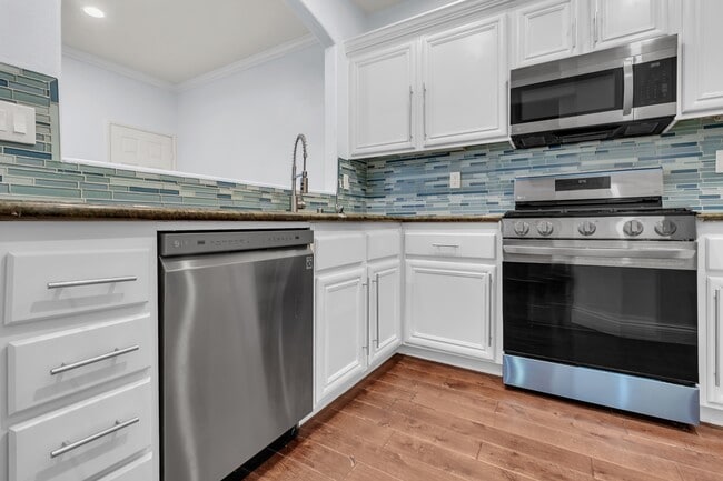 Building Photo - 17 Sagamore