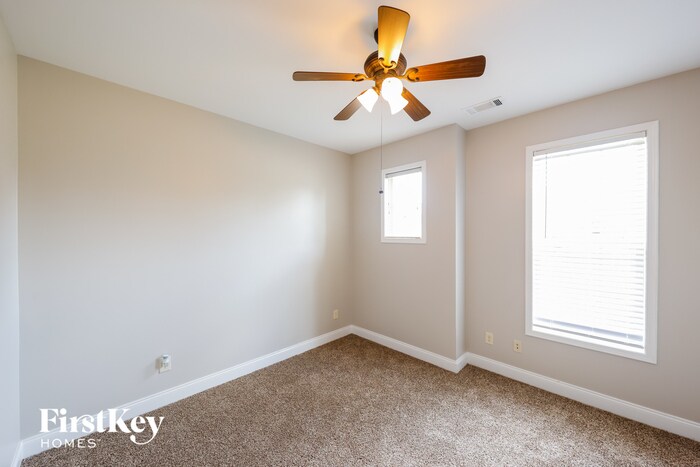 Building Photo - 156 Willow View Lane